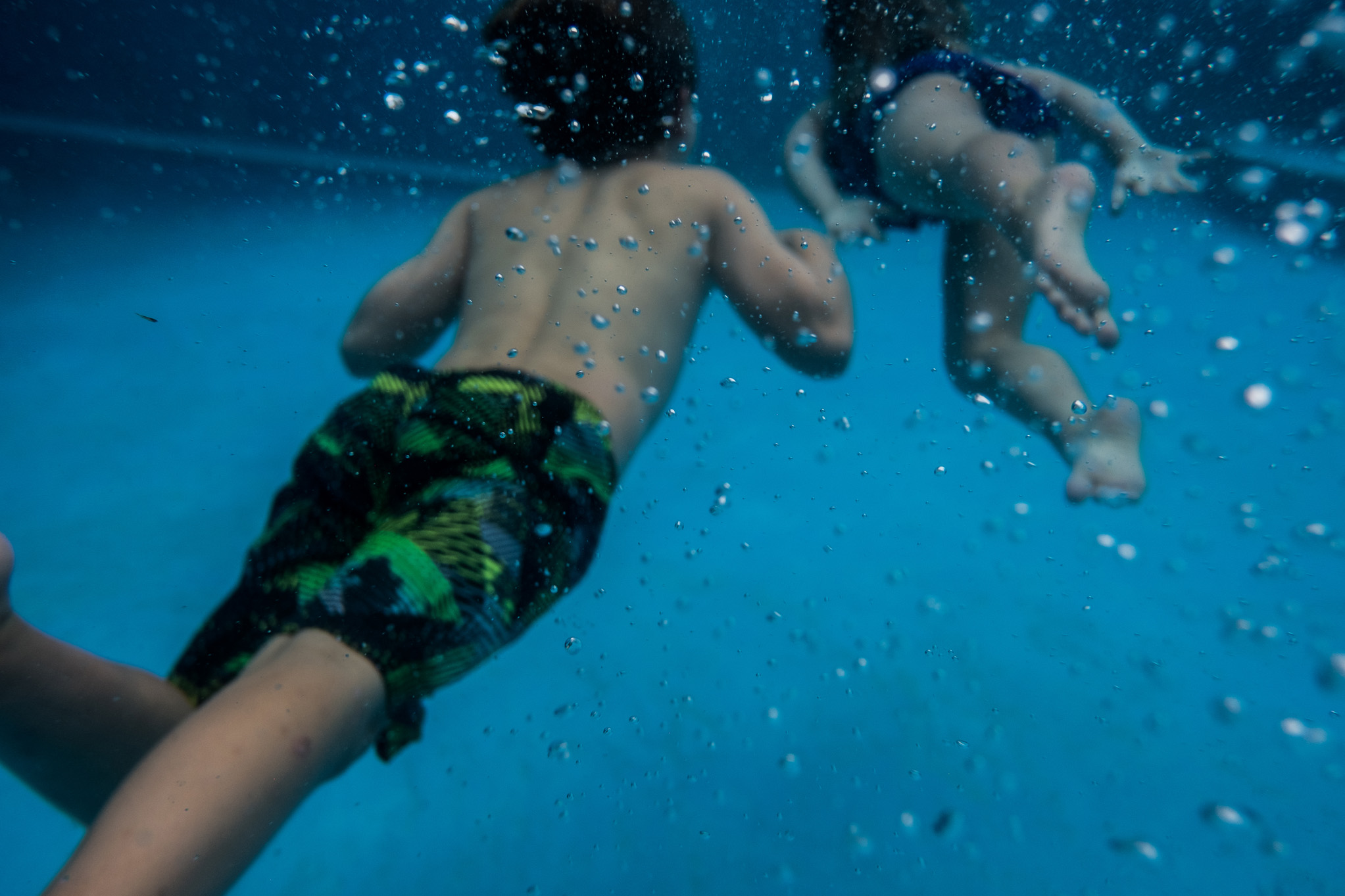 Underwater sibling  portrait by Erin Borzellino
